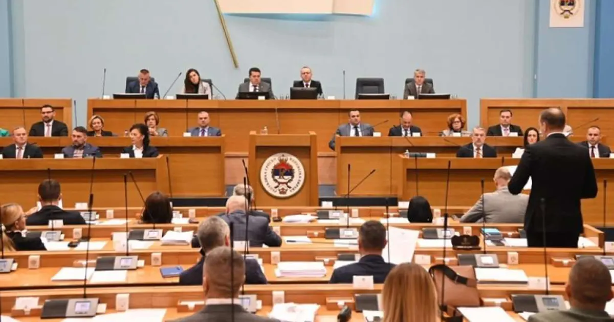 Usvojen Zakon o bankama kojim se zabranjuje naplaćivanje naknada, tiče se i debitnih kartica