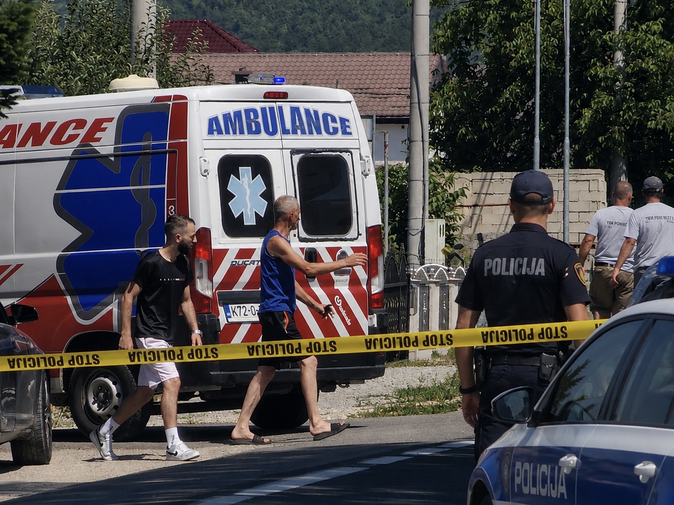 Saobraćajna nesreća u Jablanskoj: Dva automobila učestvovala, Hitna i policija na terenu