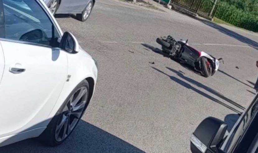 Teža saobraćajna nesreća u Tržacu, Cazin: Povrijeđen vozač motocikla