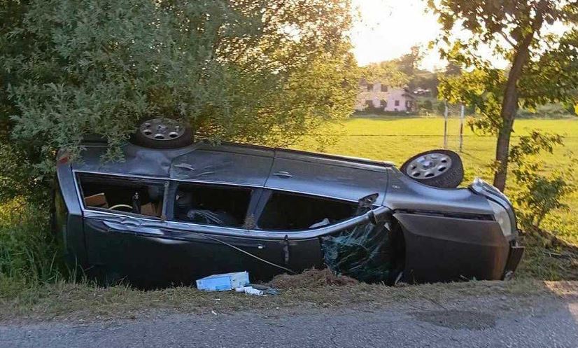 Bihać: Automobil se prevrnuo u te&scaron;koj saobraćajnoj nesreći u naselju Gata