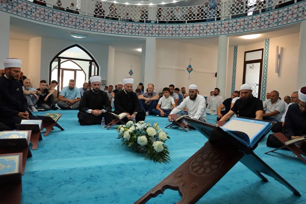 U Cazinu održana hafiska dova za Muhameda Tričića, petog hafiza u porodici