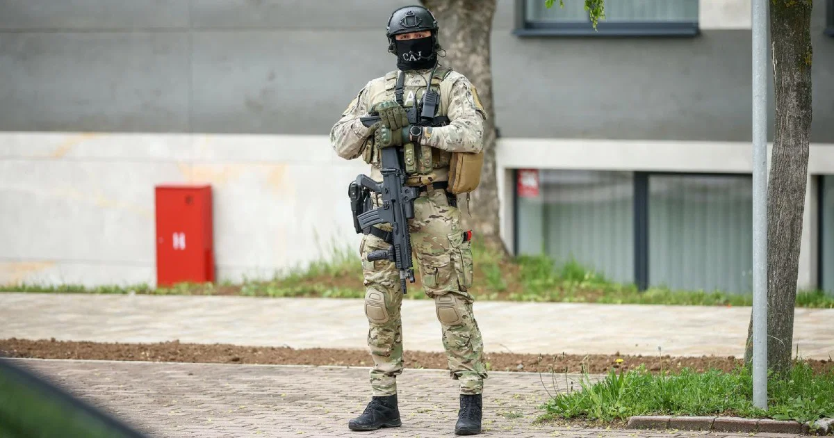 Pucnjava u Spasovdanskoj ulici u Istočnom Sarajevu: Kosta Pandurević ranjen, Đorđe Ždrale osumnjičen