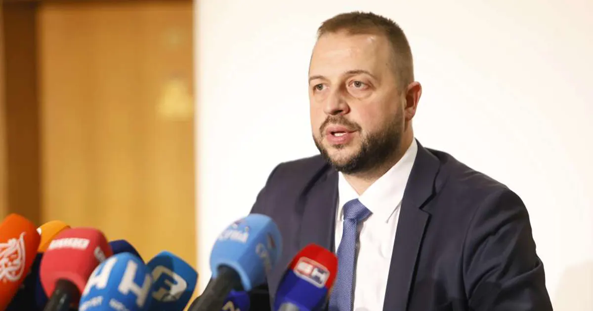 Želimir Ne&scaron;ković postavlja pitanja Željki Cvijanović o njenom zaka&scaron;njelom vetu na članove Komisije za očuvanje nacionalnih spomenika BiH