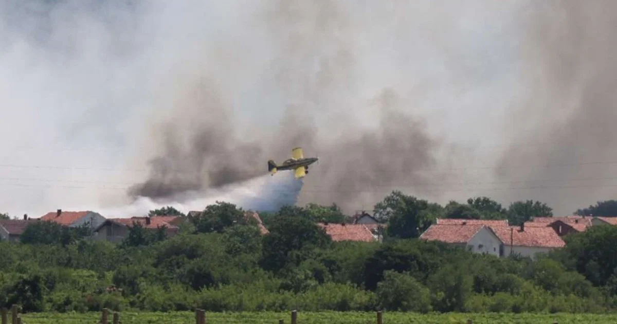 Požar u Hamzićima lokaliziran uz pomoć Air Tractora koji je bacio 11.000 litara vode