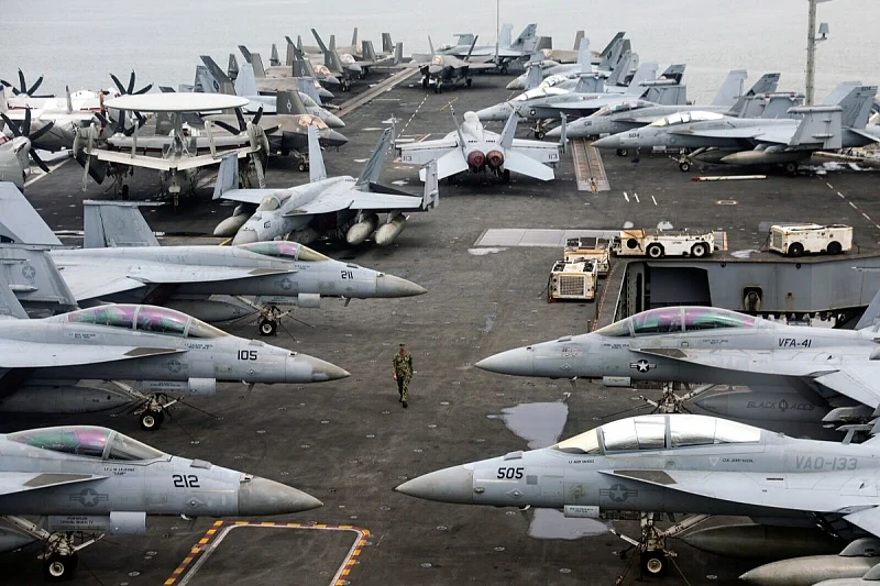 Produženo raspoređivanje američkog nosača aviona USS Abraham Lincoln izaziva zabrinutost zbog iscrpljenosti posade i nedostatka osnovnih potrep&scaron;tina