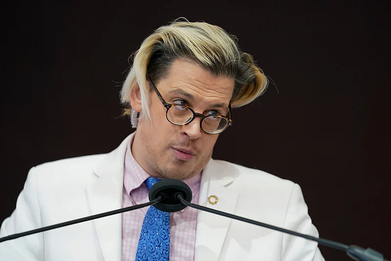 Milo Yiannopoulos deportovan iz SAD-a u Veliku Britaniju nakon hap&scaron;enja zbog prekoračenja boravka