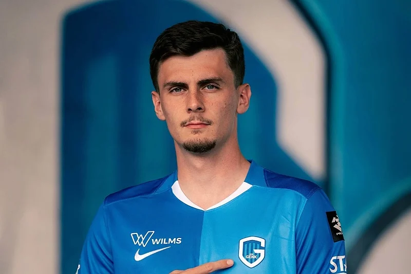 Benjamin Tahirović potpisao ugovor s Genkom i dobio dres s brojem četiri