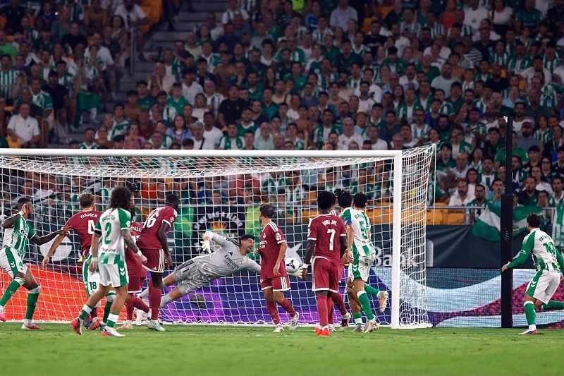 Real Madrid pretrpio prvi poraz u sezoni od Real Betisa rezultatom 1:0, Mbappe proma&scaron;io penal