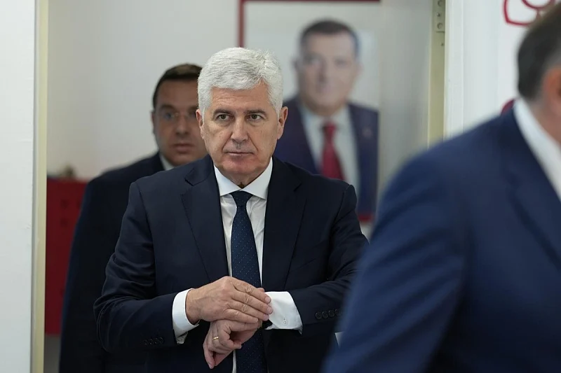 Dragan Čović ostao nijem na sahranu Ratka Mladića, dok Plenković obavijestio Evropsku komisiju o događaju