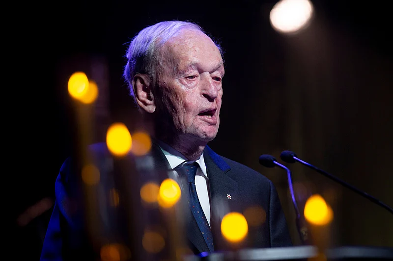 Jean Chr&eacute;tien na komemoraciji u Ganderu: "Nikada ne mije&scaron;ajte na&scaron;u velikodu&scaron;nost sa slabo&scaron;ću