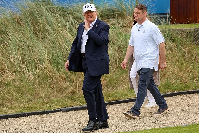 Trump poziva Zelenskog da prestane s napadima na ruske rafinerije, ističući globalnu nesta&scaron;icu goriva