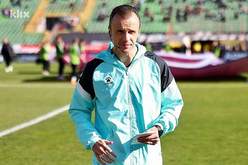 Irfan Peljto sudi mostarski derbi, Mirza Kazlagić na utakmici Željezničar - Čelik