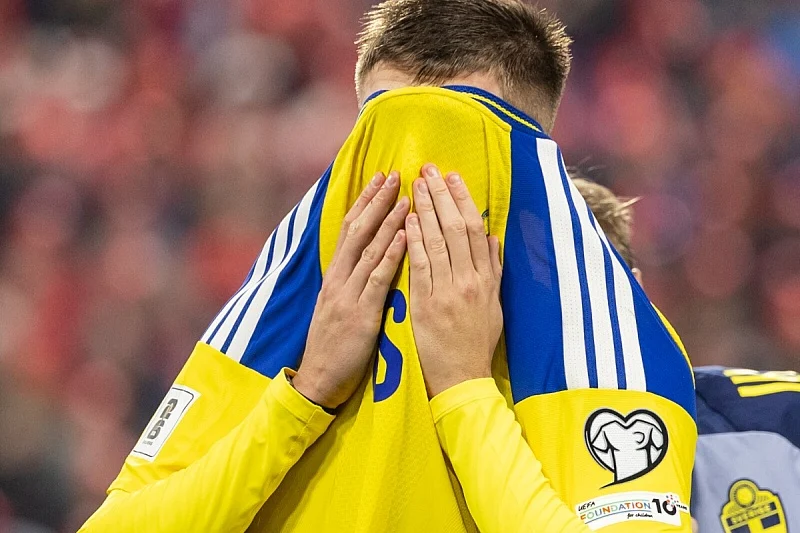 Emil Holm, desni bek Bologne, podvrgnut operaciji tetive desne noge nakon povrede na utakmici protiv Rumunije 25. septembra