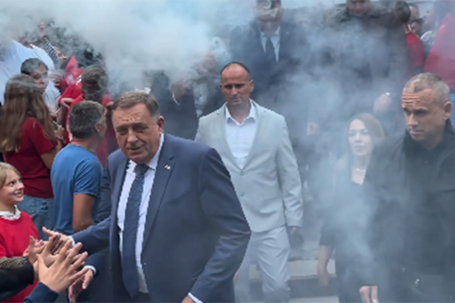 Milorad Dodik posjetio Čajniče, grad koji se suočava s gubicima zbog zatvaranja jedine banke