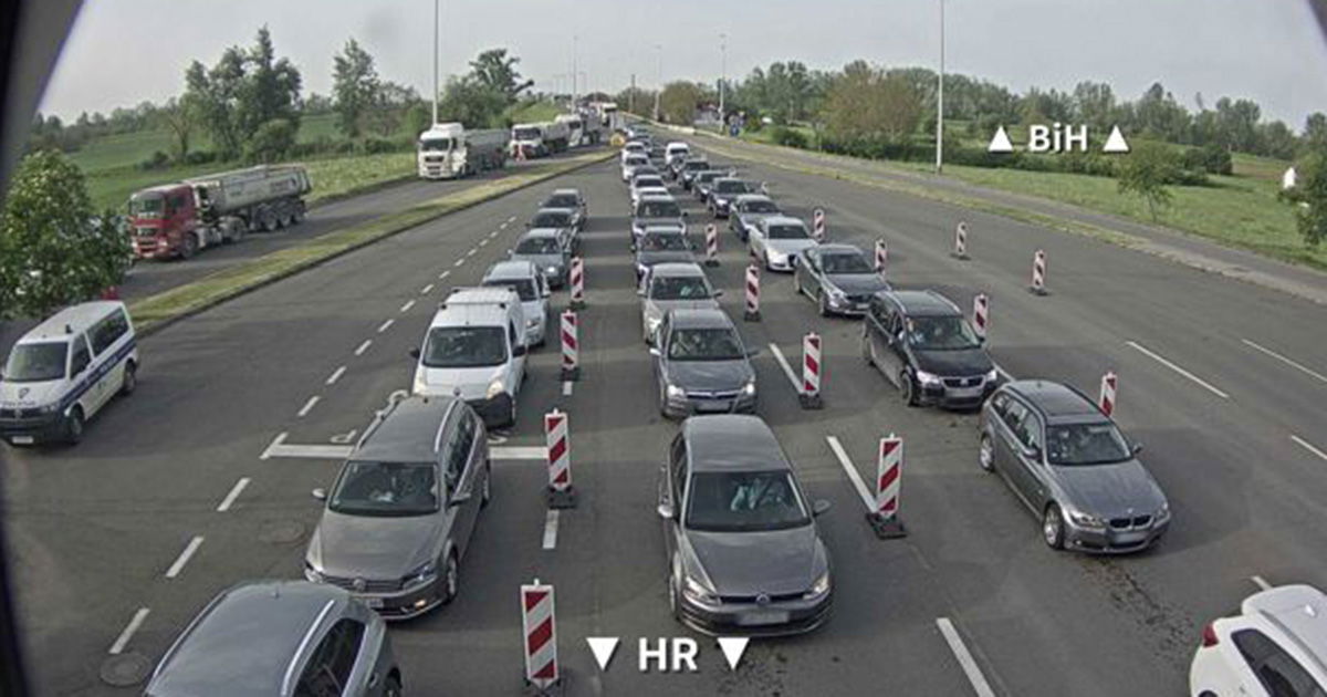 Haos na granici: Ovo su prizori s graničnih prijelaza na izlazima iz BiH (FOTO)