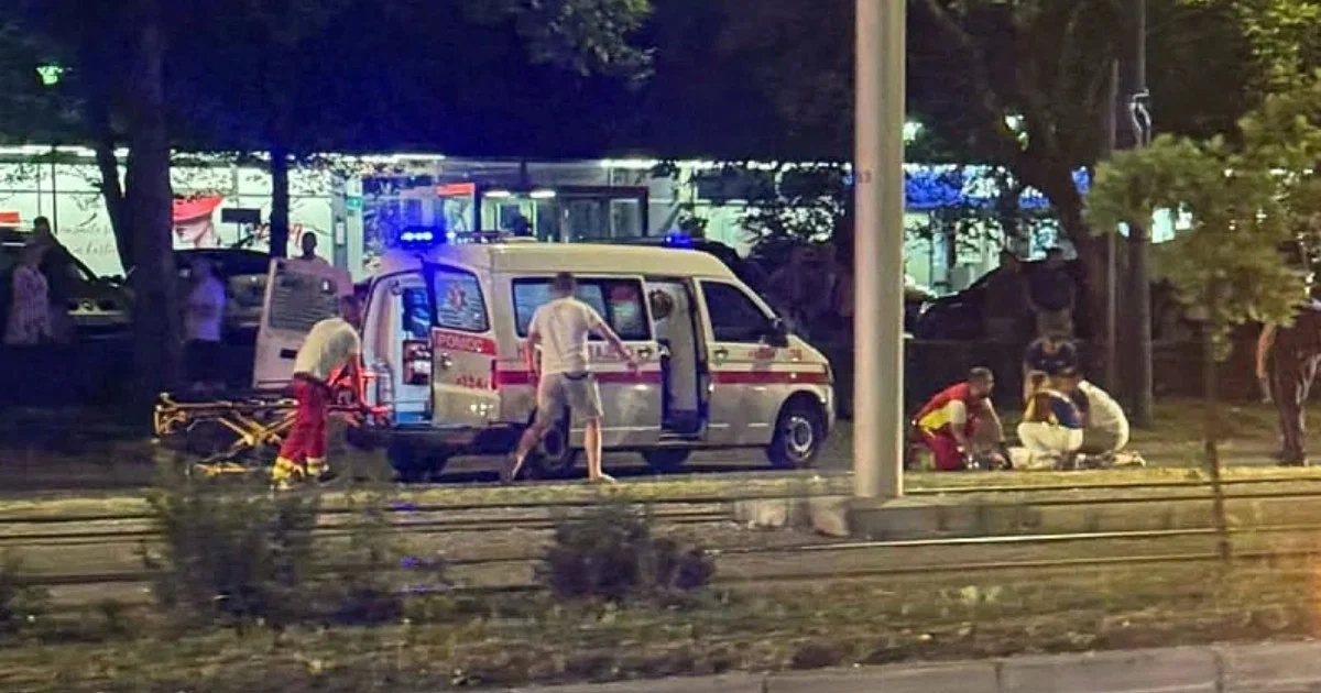 Mladić iz Sarajeva te&scaron;ko povrijeđen nakon pada s krova automobila tokom proslave uspjeha BiH na Mundijalu