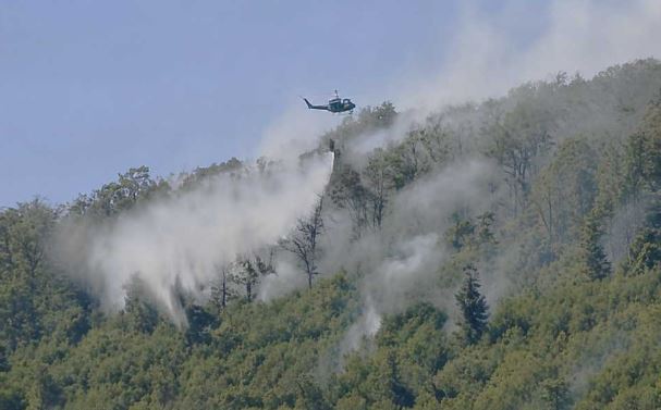 Oružane snage BiH angažovale helikopter za ga&scaron;enje požara u Gomili kod Cazina