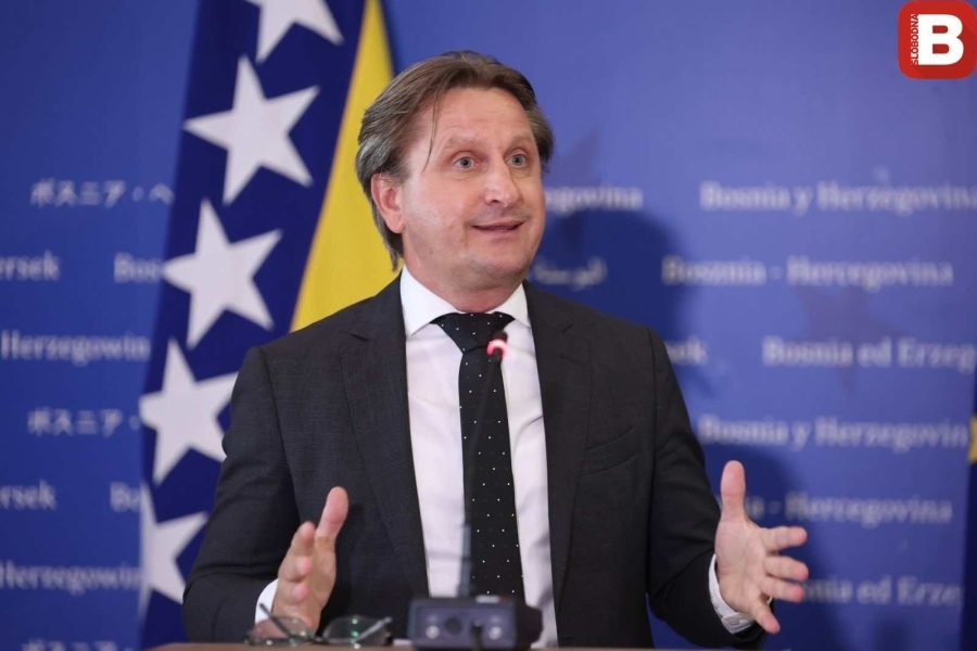 "KUM NIJE DUGME&ldquo;: NOVA BURNA REAKCIJA NA AFERU ZGRADE OD 100 MILIONA KM &ndash; Emrić prozvao Ured za žalbe i Tužila&scaron;tvo BiH