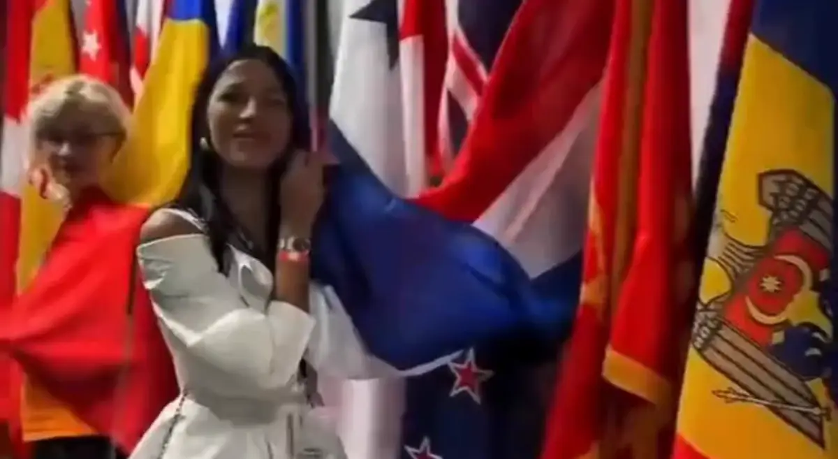 Srbijanska voditeljica ljubila zastavu Nizozemske, misleći da je zastava Srbije. Kasnije se oglasila