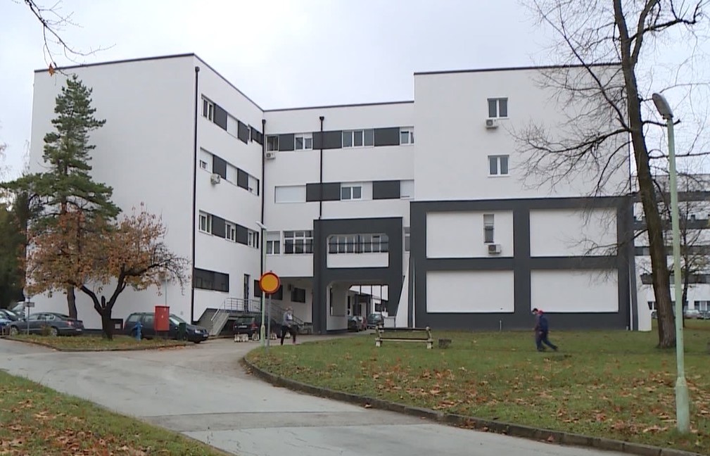 Te&scaron;ka saobraćajna nesreća u Cazinu: Troje djece povrijeđeno, 15 hirurga uključeno u zbrinjavanje