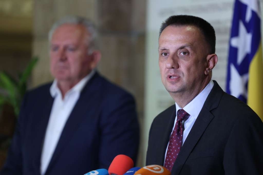 Federalni ministar Vedran Lakić predstavio paket mjera za pomoć 1.100 radnika nakon stečaja u Novoj Željezari Zenica
