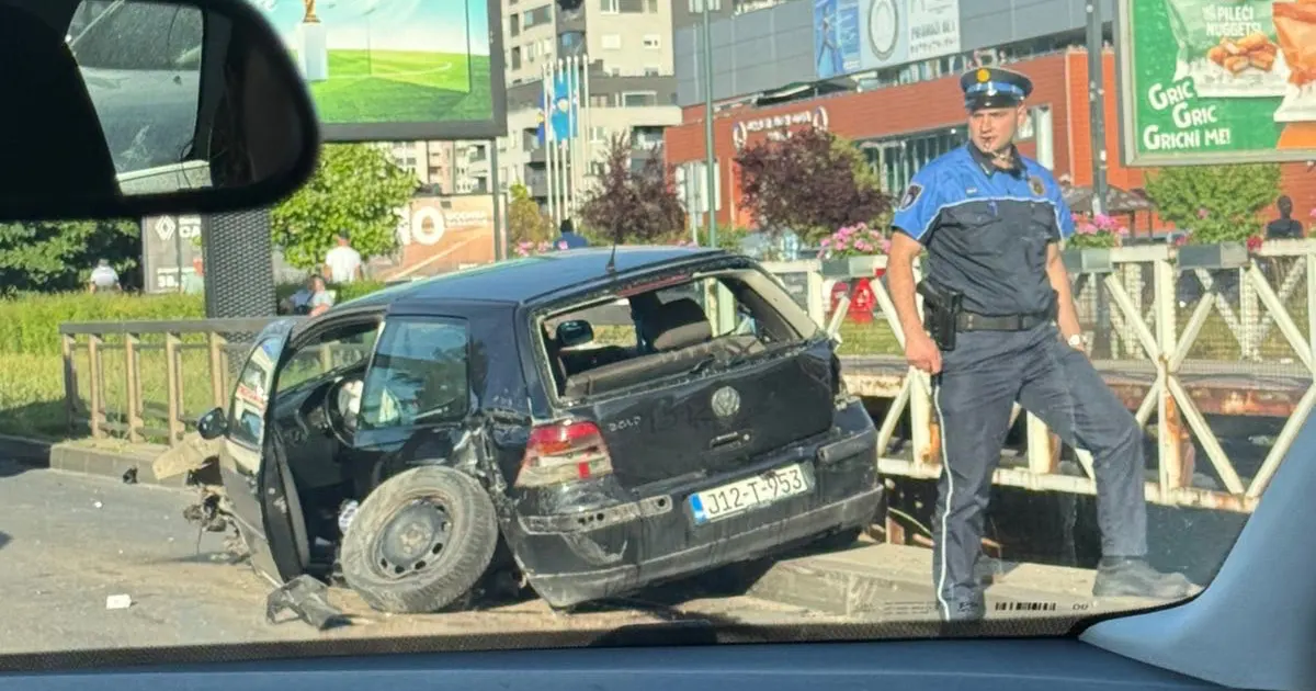 Te&scaron;ka saobraćajna nesreća u Sarajevu: Točkovi otpali sa automobila usljed snažnog udara
