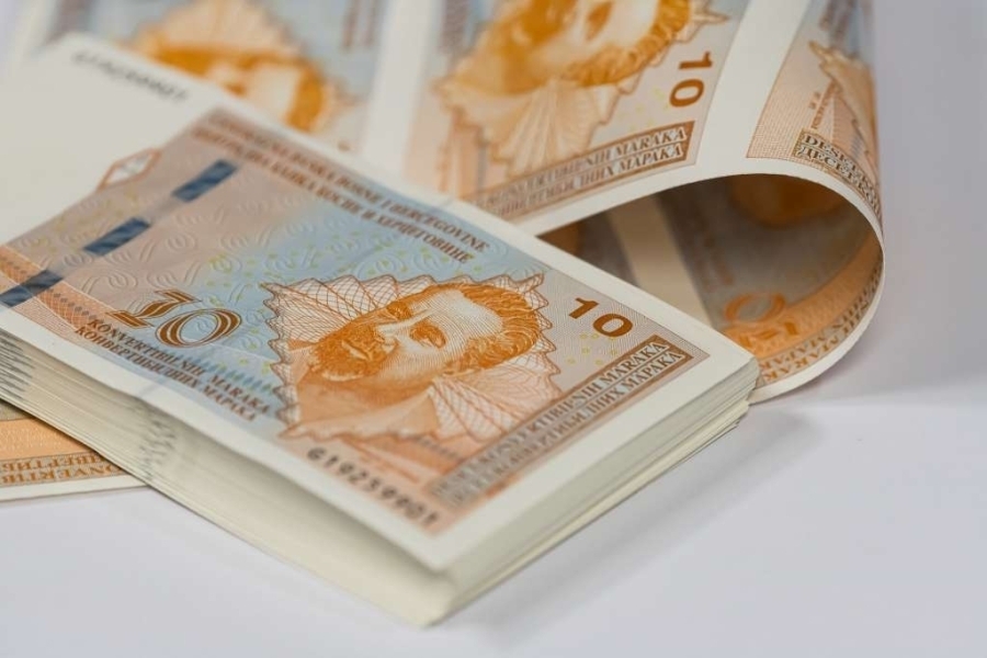 ISPLATA JUNSKIH MIROVINA POČELA: Za 470.291 korisnika osigurano 356,4 miliona KM