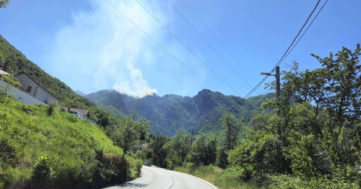 Helikopter Oružanih snaga BiH angažovan zbog požara kod Jablanice