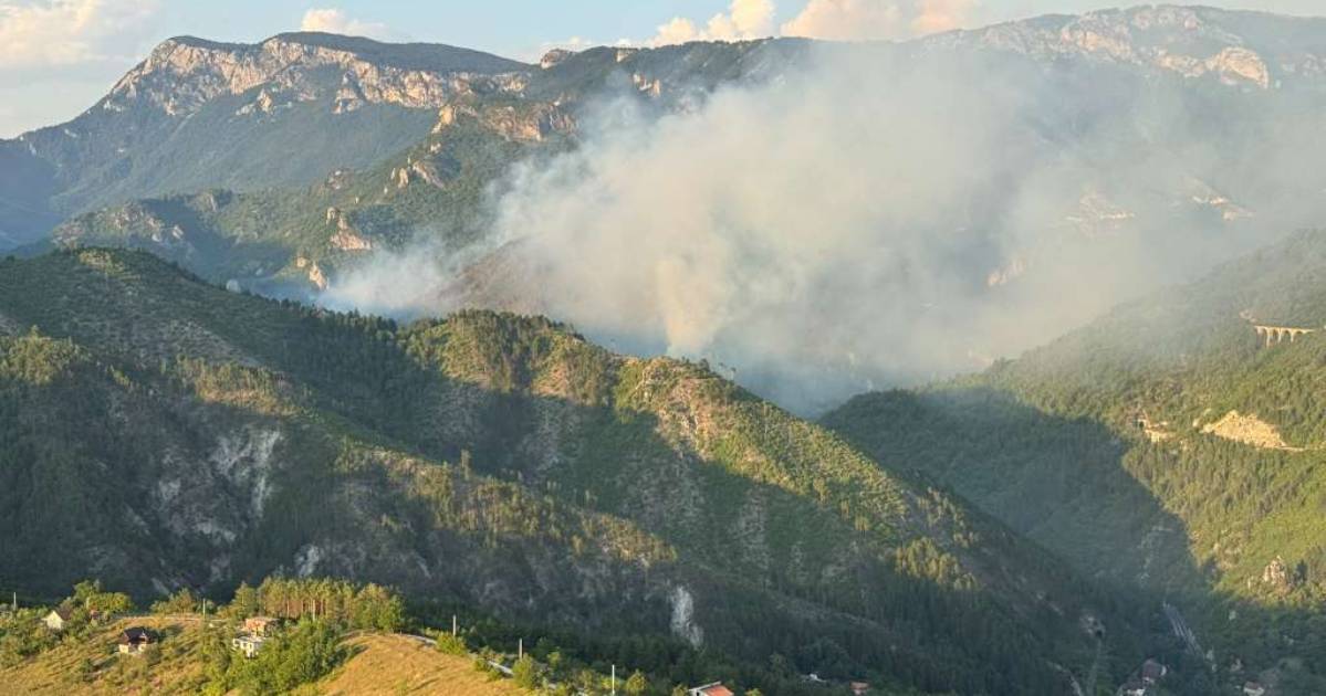 Požari u području Konjica lokalizirani, ali visoke temperature i vjetar predstavljaju rizik od ponovnog aktiviranja