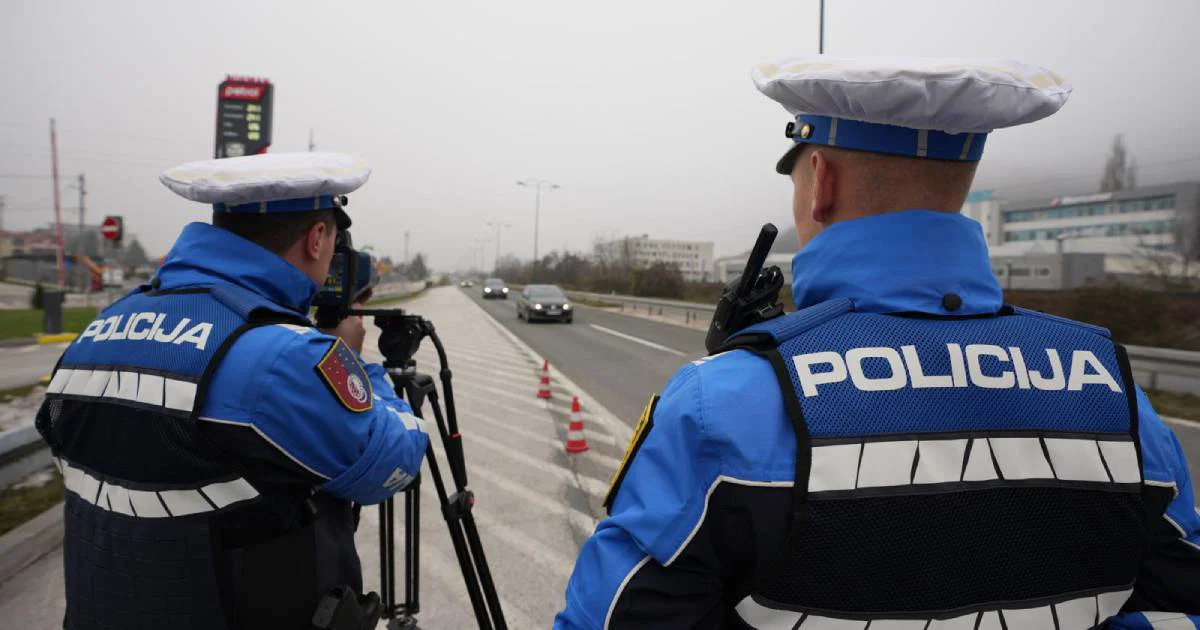 Policija u Srebreniku oduzela vozilo vozaču koji je vozio 177 km/h na dijelu puta s ograničenjem od 50 km/h
