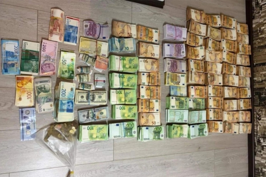 Dvojica ruskih državljana uhap&scaron;eni u Crnoj Gori zbog sumnje na krijumčarenje i pranje novca, uz zapljenu novca i IT opreme