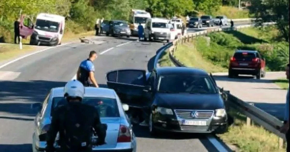 Saobraćajna nesreća u Brankovićima: Povrijeđena jedna osoba u sudaru četiri vozila