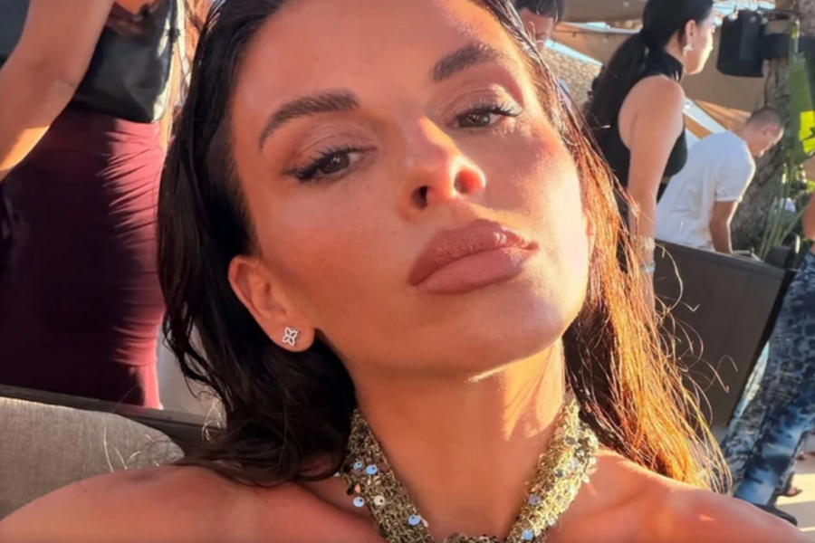 Ana Sević privukla pažnju u provokativnoj haljini koja otkriva donji ve&scaron; tokom izlaska u restoran