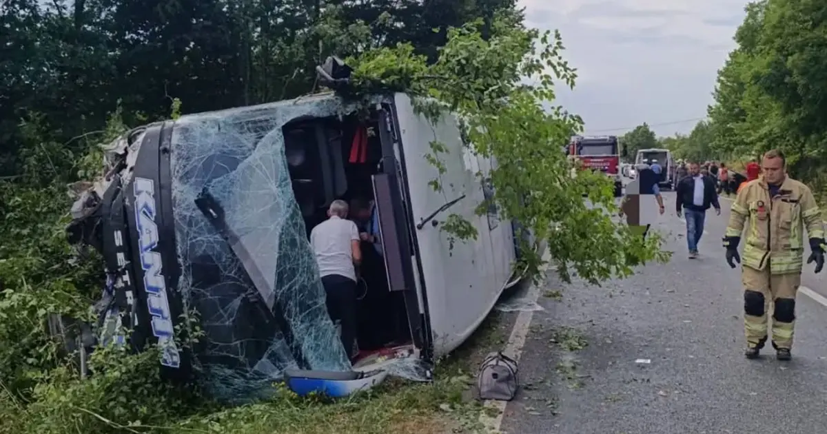 Te&scaron;ka povreda vozačice u sudaru autobusa i automobila na magistrali kod Kamičana
