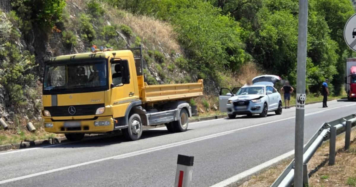 Sudar kamiona i automobila na M-17 kod Bunskih kanala usporio saobraćaj