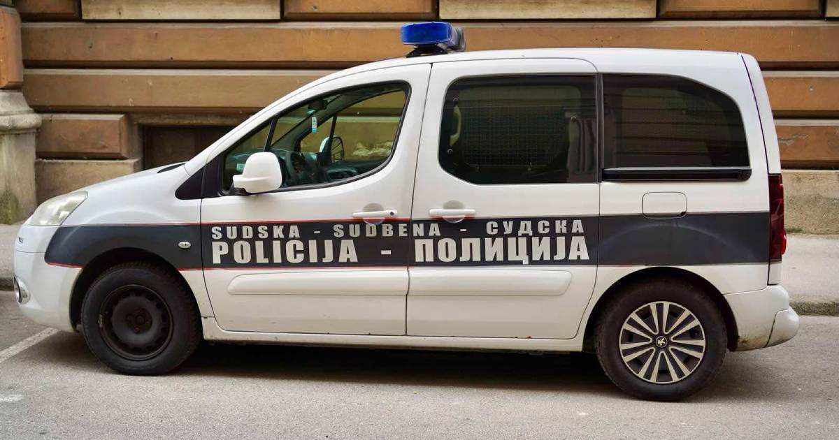 Fizički napao i te&scaron;ko povrijedio sudskog policajca