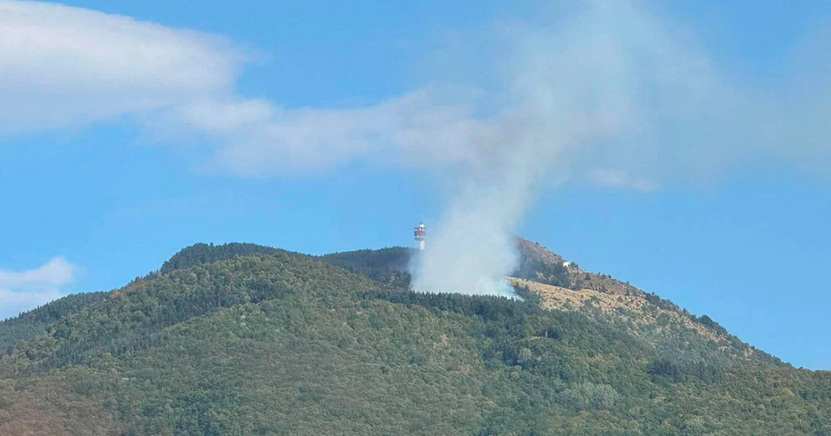Požar na Trebeviću iznad Sarajeva prijavljen danas oko 16 sati, dim vidljiv iz grada