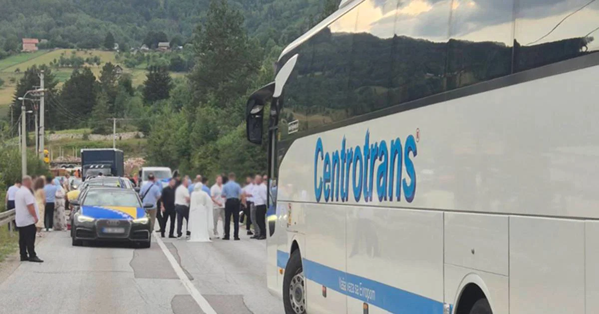 Fizički sukob u Rogou&scaron;ićima potpuno obustavio saobraćaj na putu Sarajevo&ndash;Sokolac