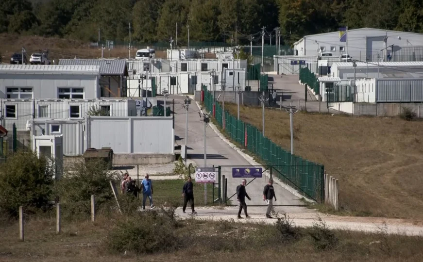 Vi&scaron;e od 500 migranata u Unsko-sanskom kantonu, zapadna ruta kroz Krajinu ostaje aktivna, navodi Žarko Laketa