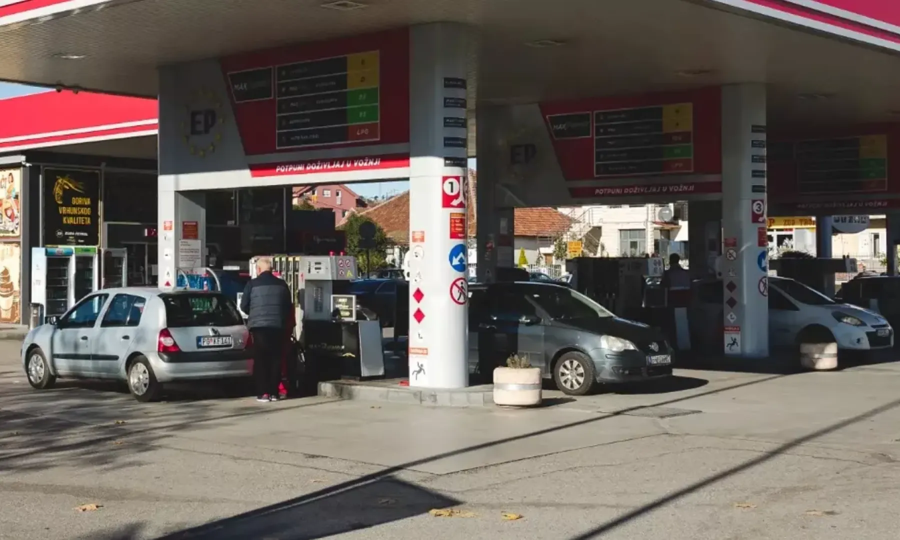 
                                    Od ponoći u Crnoj Gori poskupljuje gorivo                                