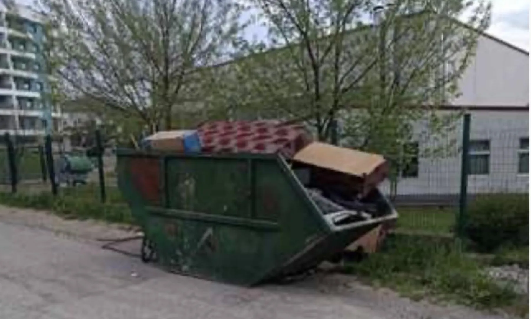 Obustava odvoza otpada u Cazinu tokom Prvog maja