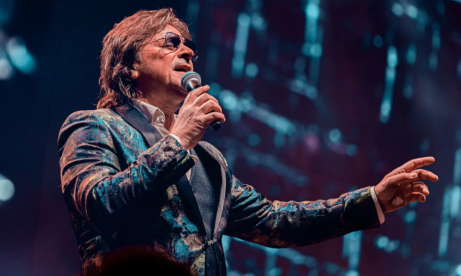 Bijelo dugme objavilo novi spot s Dinom Dvornikom, kreiran uz pomoć umjetne inteligencije