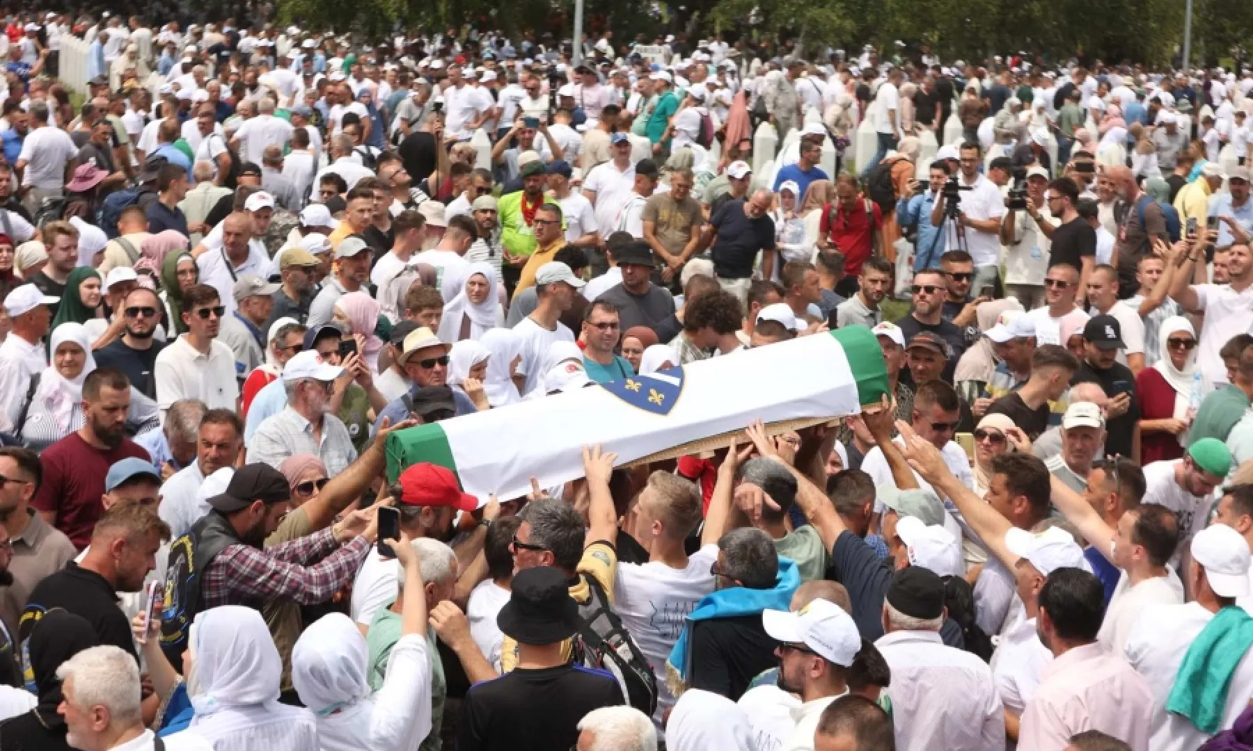 Deset žrtava genocida iz Srebrenice pronašlo vječni mir u Potočarima, obavljen ukop 31 godinu nakon tragedije