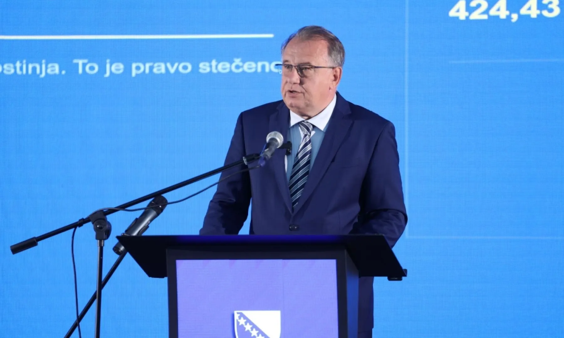 Premijer Nikšić izložio postignuća mandata: Minimalna plata porasla na 1.027 KM, a budžet povećan
