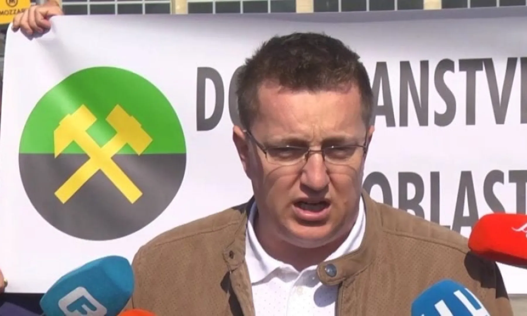 NAČELNIK BANOVIĆA PROUZROKOVAO SAOBRAĆAJNU NESREĆU: Pokušao se udaljiti sa lica mjesta, ali u tome su ga spriječili...