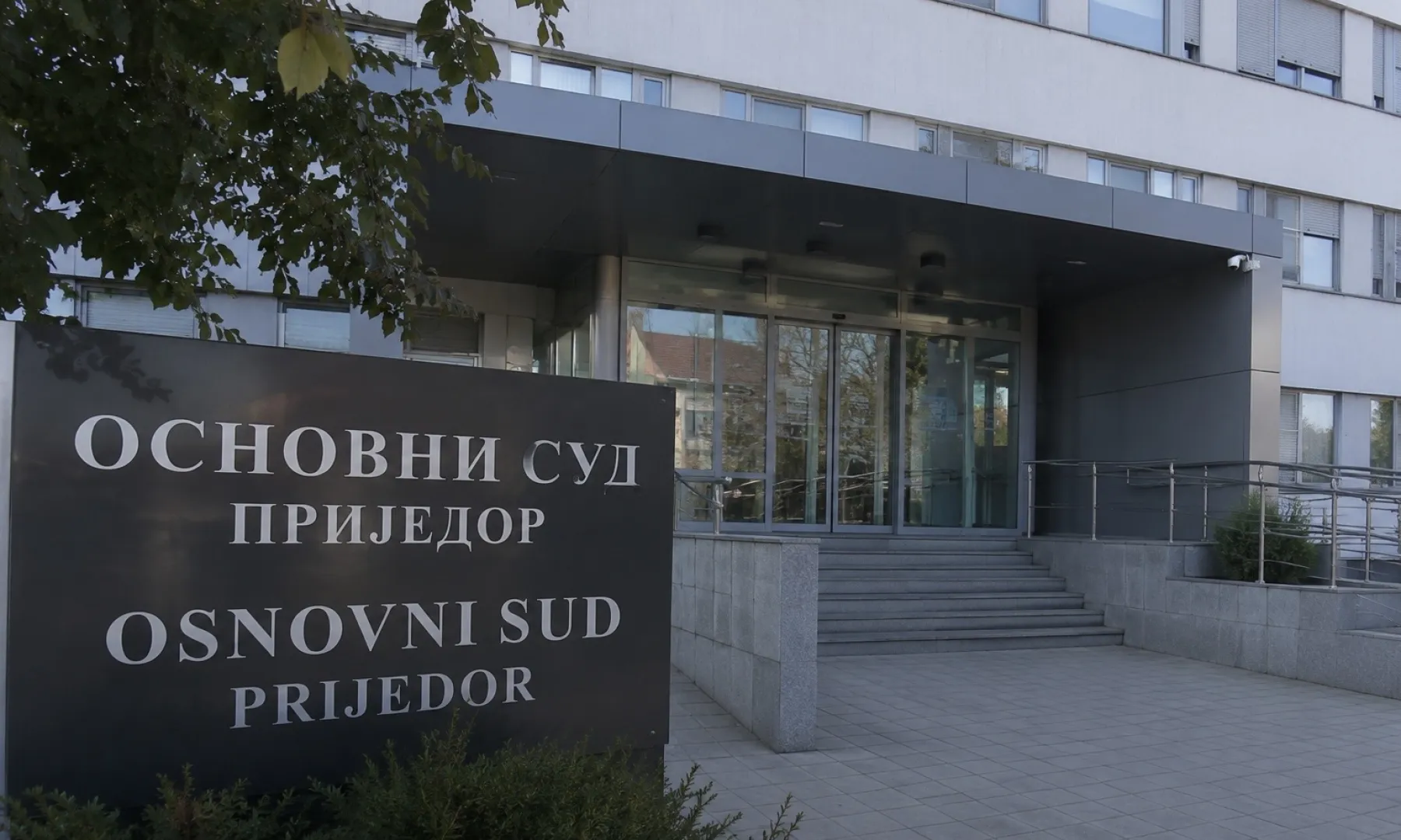 Osnovni sud u Prijedoru produžio pritvor M. M. zbog fizičkog napada na dvojicu muškaraca