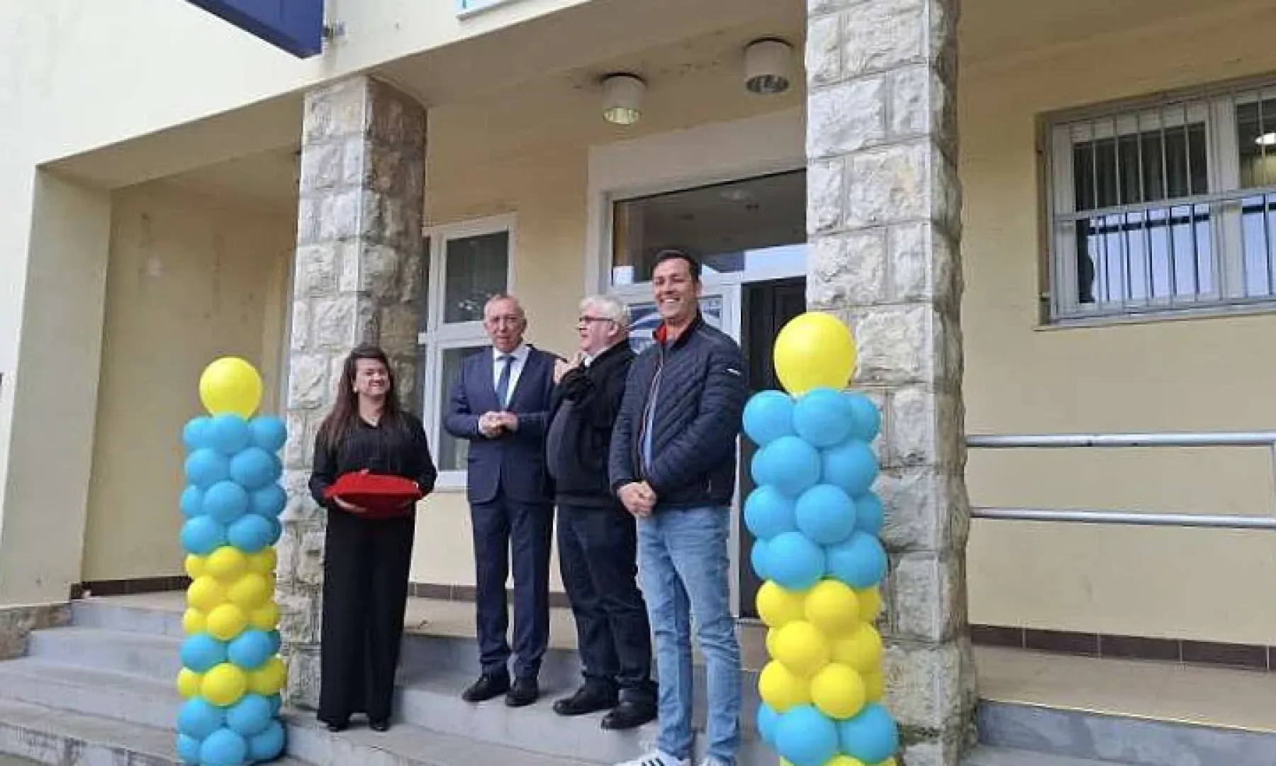 Bosanski Petrovac nakon dvije godine ponovo ima banku: “Žalosno je da u 2025. slavimo otvaranje šaltera”