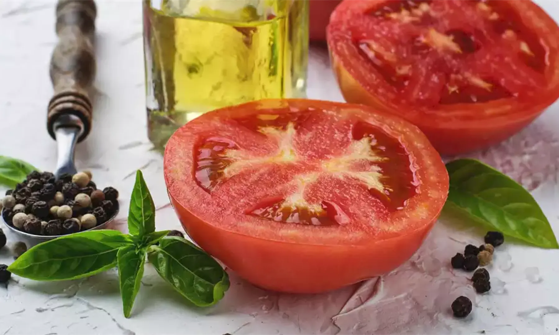 Nutritivne Činjenice o Paradajzu: Sočne Detalje o Vašem Omiljenom Crvenom Voću