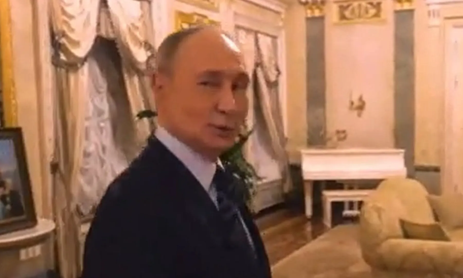 Putin pokazao stan u kojem živi u Kremlju, prikazani zanimljivi detalji: "Kao što vidite, nije daleko"