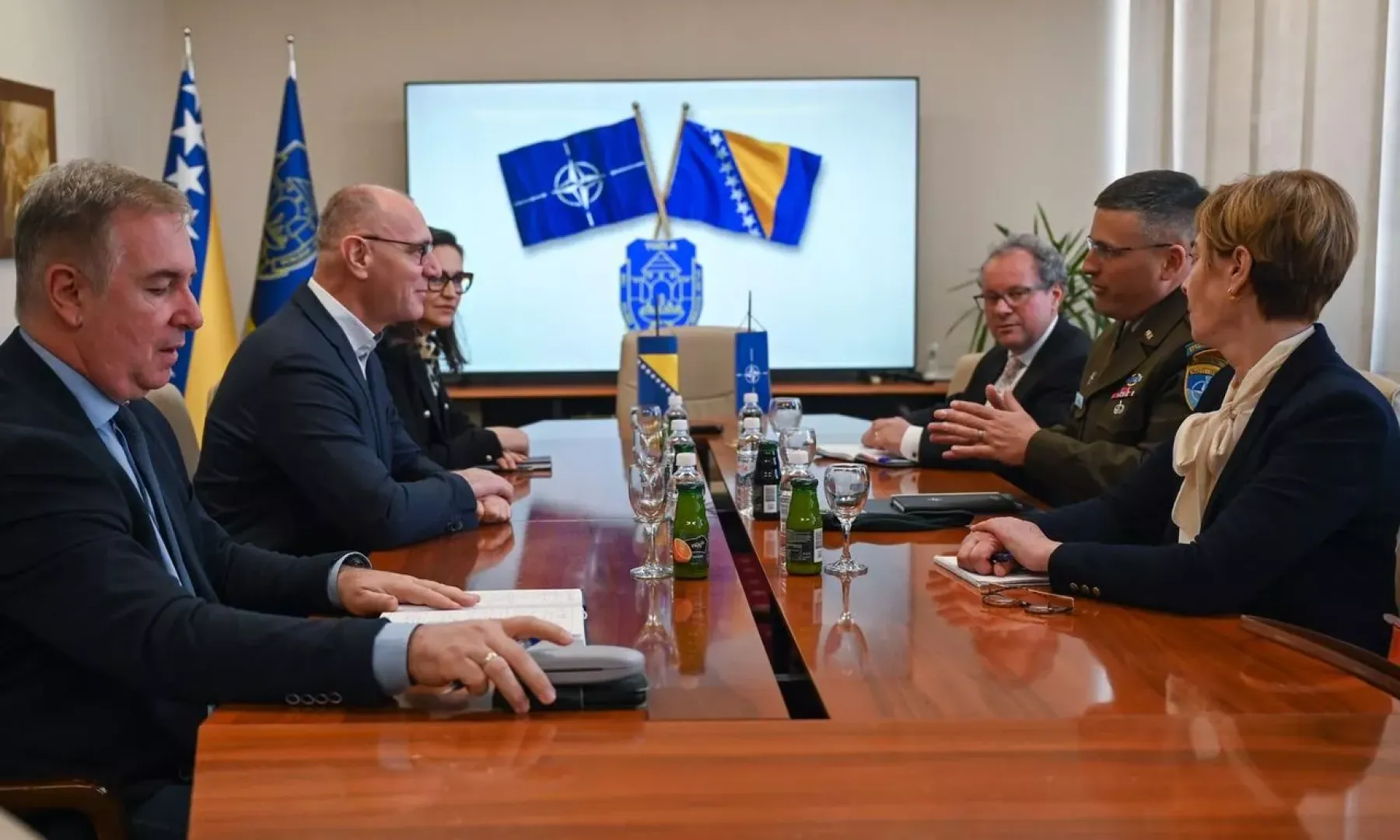 
                                    Komandant NATO Štaba Sarajevo u posjeti Brčkom i Tuzli: Jačanje partnerstva i izgradnja kapaciteta bh. institucija                                